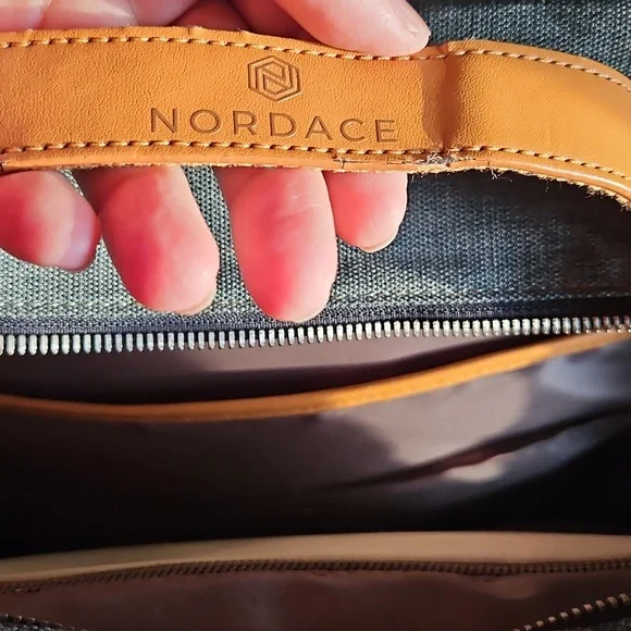 Nordace Men/ Woman Siena Pro 17" Backpack in Green - Picture 13 of 16